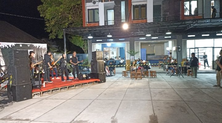 Acara Musik Emonite Chapter II di Liborneo Coffee Jalan Pangeran Antasari Sampit yang dimeriahkan 6 grup band emo Senin 20 Maret 2023