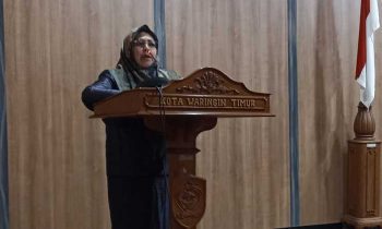 Anggota Fraksi PAN DPRD Kotim Megawati menyampaikan pandangan fraksinya terhadap dua buah Ranperda pada Rapat Paripurna Selasa 7 Maret 2023