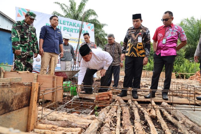 Halikinnor Letakkan Batu Pertama Pembangunan Musala Al-Ikhlas Baamang
