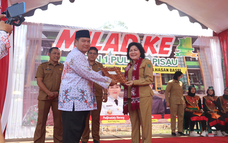 Hadiri Hari Jadi MTs Negeri 1 Pulang Pisau, Ini Kata Taty Narang