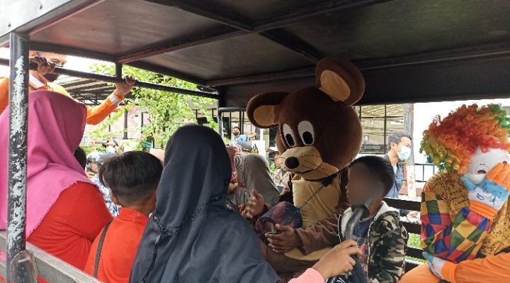 Dinsos bersama Satpol PP Kotim merazia para gepeng di perempatan KNPI di bulan suci Ramadan Sampit Jumat 24 Maret 2023. 1