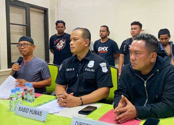 Direktur Reserse Kriminal Umum Polda Kalteng Kombes Faisal F Napitupulu kanan dan Kabidhumas Kombes K. Eko Saputro saat menggelar pres rilis Selasa 7 Maret 2023.