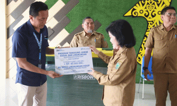 ILUSTRASI Bupati Pulang Pisau menyalurkan bantuan program CSR