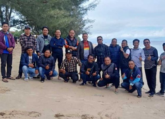 Kadis PMD Raihansyah beserta Wakil Ketua I DPRD Kotim Rudianur Camat Cempaga dan kepala desa mempererat silaturahmi melalui touring motor dengan titik finish di Pantai Ujung Pandaran Rabu 23 Maret 2023.