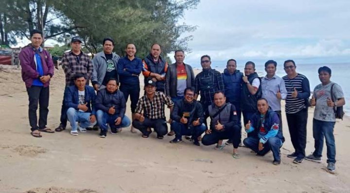 Kadis PMD Raihansyah beserta Wakil Ketua I DPRD Kotim Rudianur Camat Cempaga dan kepala desa mempererat silaturahmi melalui touring motor dengan titik finish di Pantai Ujung Pandaran Rabu 23 Maret 2023.