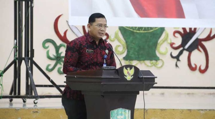 Kepala Badan Narkotika Nasional Provinsi Kalimantan Tengah Brigjenpol Drs sumirat Dwiyanto saat memberikan arahan dalam acara pengukuhan BNK Pulang Pisau