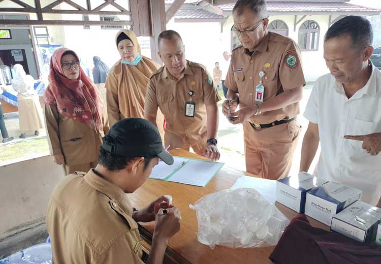 Seluruh Pegawai Kesbangpol Kotim Jalani Tes Urine Mendadak