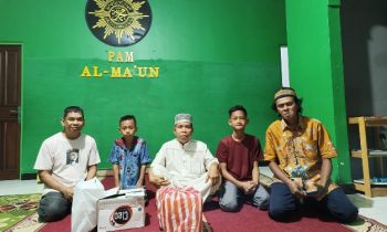 Ketua SMSI Kalteng Sutransyah bersama pengurus menyerahkan takjil dan makanan kepada Panti Asuhan Al Maun Sabtu 25 Maret 2023.