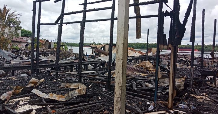 Kondisi rumah para korban kebakaran di Baamang Hulu Sampit yang sudah hampir rata dengan tanah 27 Februari 2023.