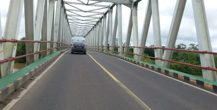 Lalu lintas di Jembatan Sei Katingan Rabu 22 Maret 2023.