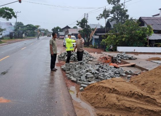 Lokasi kecelakaan Mobil Toyota Fortuner yang menabrak dua buruh bangunan di Cempaka Mulia Barat Rabu 1 Februari 2023.