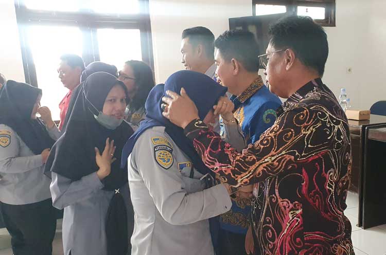 Perpisahan Kadis Dishub Kotim dan Pegawai Diwarnai Isak Tangis