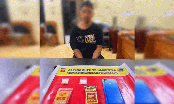 Pelaku beserta barang bukti saat diamankan di Mapolresta Palangka Raya Jumat 10 Maret 2023.