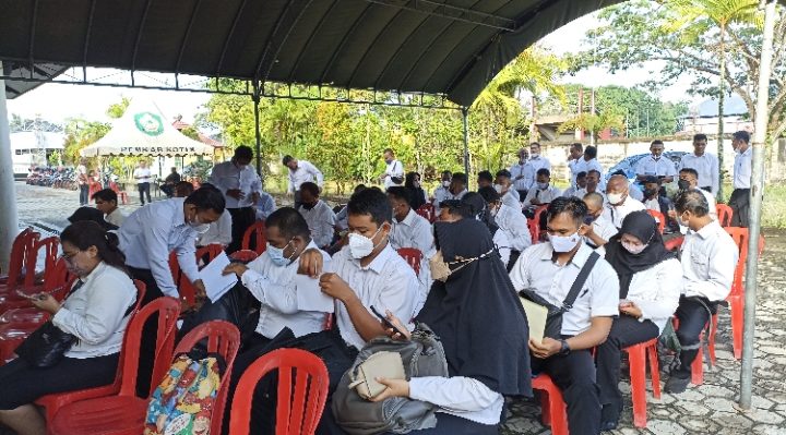 Pelamar Seleksi PPPK di Kotim saat bersiap memgikuti tes.