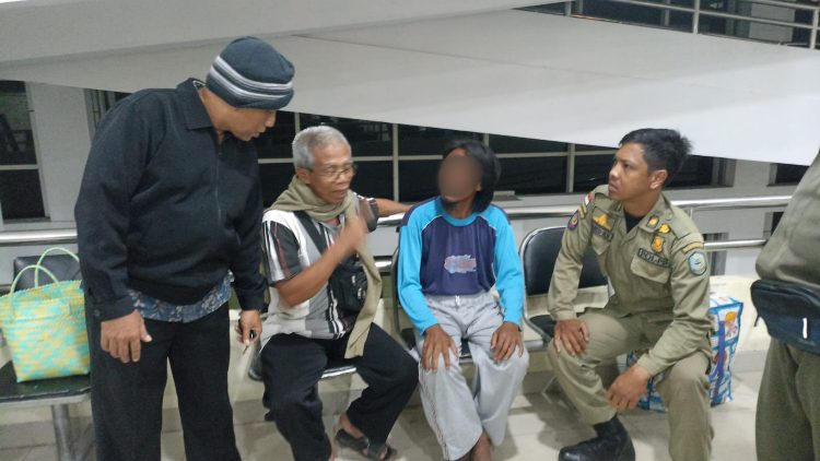 Diduga Gangguan Jiwa, Pria Bugil Diamankan Satpol PP