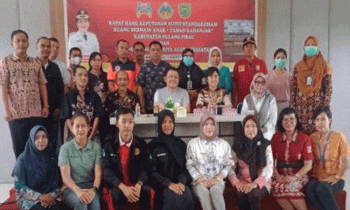 Rapat Hasil Keputusan Audit Standarisasi Ruang Bermain Anak Taman Kahanjak di aula kantor DPUPR setempat Jumat 3 Maret 2023.
