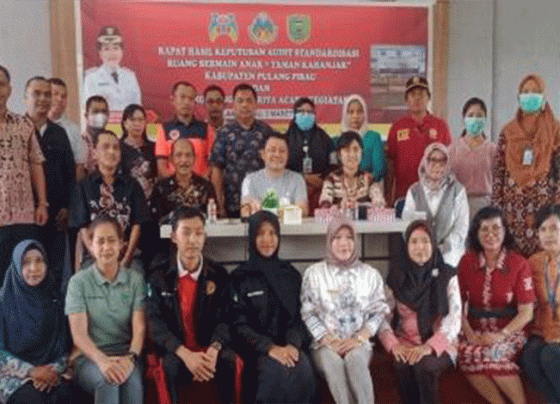 Rapat Hasil Keputusan Audit Standarisasi Ruang Bermain Anak Taman Kahanjak di aula kantor DPUPR setempat Jumat 3 Maret 2023.