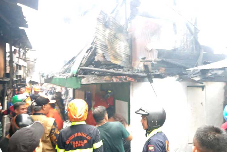 Rumah Dua Lantai di Belakang Eks Golden Teater Sampit Terbakar