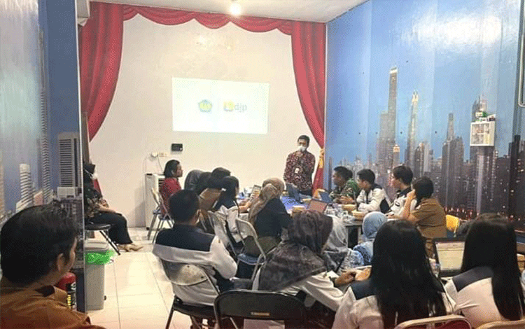 Para Bendahara Pemkab Mura Ikuti Bimtek