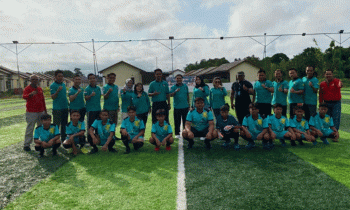 Sejumlah panitia foto bersama tim sepak bola ad aturnamen sepak bola mini di Lapangan MCP Kasongan.
