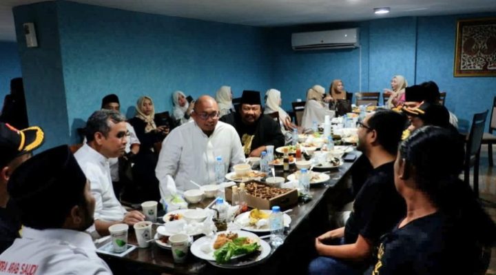 Sekjen Gerindra Ahmad Muzani bersilaturahmi sekaligus buka bersama dengan pengurus DPLN Gerindra Arab Saudi Minggu 26 Maret 2023.
