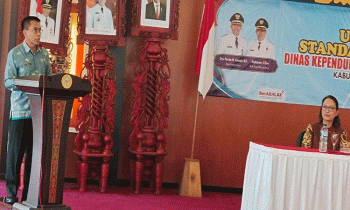 Sekretaris Daerah Sekda Murung Raya Hermon saat menyampaikan sambutan pada kegiatan Uji Publik Standar Pelayanan