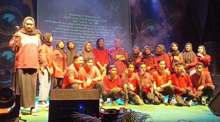 Sesi foto bersama dengan Camat Baamang Ady Candra yang akan berpindah tugas pada malam penutupan MTQ Baamang Selasa 28 Februari 2023
