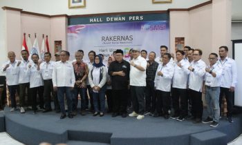 Sesi foto bersama usai pelantikan Pengurus Forum Pemred Media Siber Se indonesia Dilantik di Hall Dewan Pers.