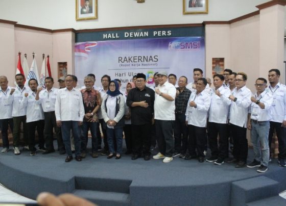 Sesi foto bersama usai pelantikan Pengurus Forum Pemred Media Siber Se indonesia Dilantik di Hall Dewan Pers.