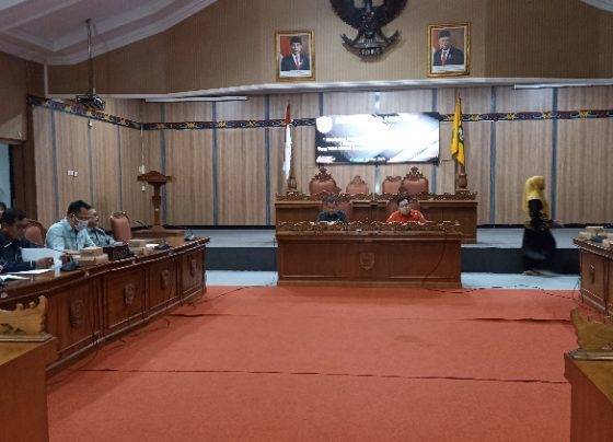 Suasana RDP DPRD Kotim terkait masalah perizinan Toko Retail Modern Kamis 9 Maret 2023.