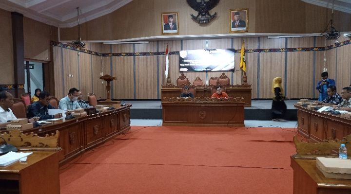 Suasana RDP DPRD Kotim terkait masalah perizinan Toko Retail Modern Kamis 9 Maret 2023.