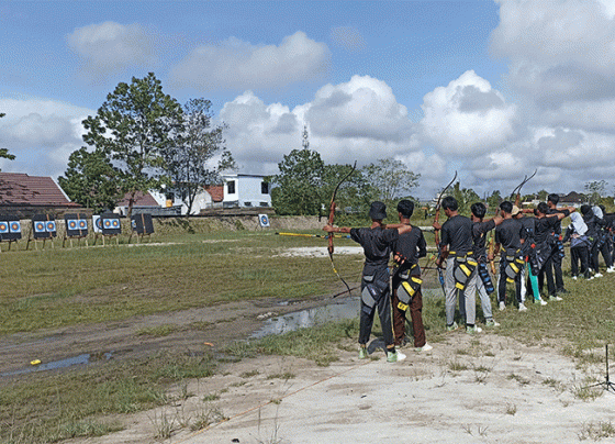 Suasana seleksi atlet Panahan Perpani Kotim di Jalan Tjilik Riwut Baamang Sampit Minggu 19 Maret 2023.