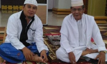 Ustaz Sarifuddin Albanjari bersama KH Abdul Hadi Riduan semasa hidupnya.