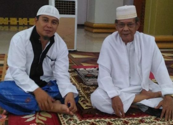 Ustaz Sarifuddin Albanjari bersama KH Abdul Hadi Riduan semasa hidupnya.