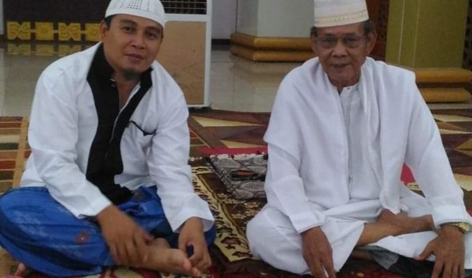 Ustaz Sarifuddin Albanjari bersama KH Abdul Hadi Riduan semasa hidupnya.