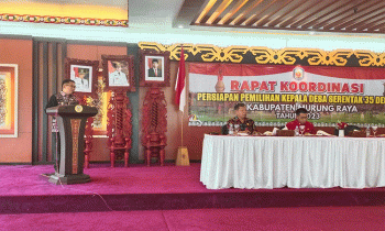Wakil Bupati Murung Raya Rejikinoor S. Sos saat menyampaikan Sambutan bertempat di aula B kantor Bupati pada Jumat 27 Januari 2023.