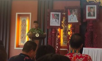 Wakil Bupati Murung Raya Rejikinoor saat memberi arahan saat syukuran penerimaan penghargaan dari Perwakilan BKKBN Kalteng Kamis 9 Maret 2023.