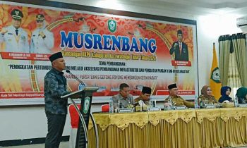 Wakil Ketua I DPRD Kotim Rudianur menyampaikan sambutan pada Musrenbang RKPD Kabupaten Kotim di Aula Bappelitbangda Kotim Selasa 21 Maret 2023