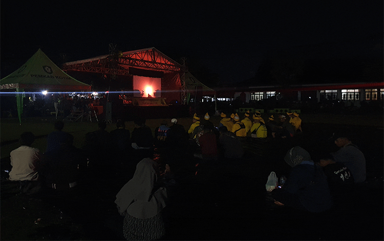 Warga Antusias Nonton Wayang Kulit Purwa Banjar