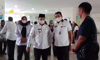 Bupati Kotim Halikinnor dan jajaran saat mengecek RSUD dr Murjani Sampit.