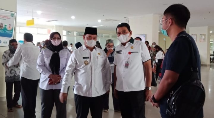 Bupati Kotim Halikinnor dan jajaran saat mengecek RSUD dr Murjani Sampit.