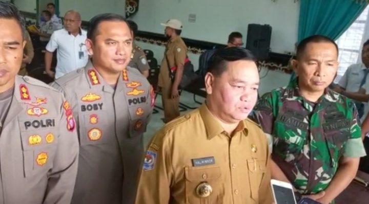 Bupati Kotim Halikinnor usai memimpin Rakor Lintas Sektor jelang Lebaran di Kantornya Senin 3 April 2023
