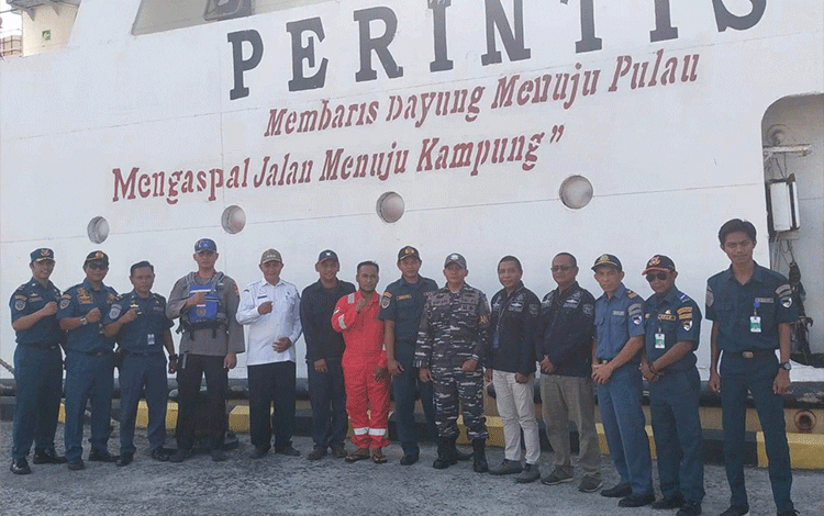 Ditpolairud dan TNI AL Lakukan Pengamanan Pelabuhan Kapal Perintis di Jelai