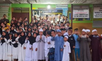 Foto bersama siswa pada kegiatan Agama Pesantren Kilat Ramadan SDN 1 Tumbang Penyahuan April 2023