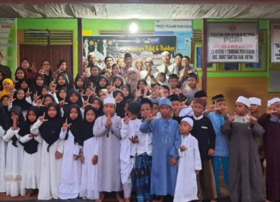 Foto bersama siswa pada kegiatan Agama Pesantren Kilat Ramadan SDN 1 Tumbang Penyahuan April 2023