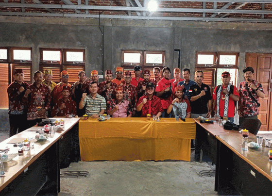 Foto bersama usai kegiatan rapat persiapan acara Mengatang Utus Jilid ke 4, kecamatan Jabiren Raya Pulang Pisau.