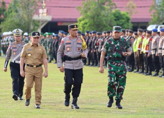 Gubernur Kalteng Sugianto Sabran bersama Kapolda dan Danrem 102 Panju Panjung saat mengecek kesiapan personel saat Operasi Ketupat Telabang 2023