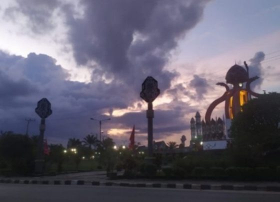 Ilustrasi suasana langit Kota Sampit di Bundaran Balanga