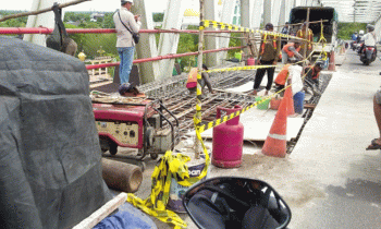 Jembatan Sei Katingan nanti malam bakal kembali ditutup mulai pukul 23.00 WIB hingga Sabtu 8 April 2023 pukul 6.00 WIB besok pagi karena ada pekerjaan pengecoran lantai jembatan segmen 6