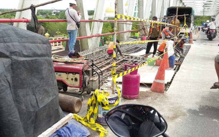 Ada Pengecoran Lantai, Malam Ini Jembatan Sei Katingan Kembali Ditutup Total